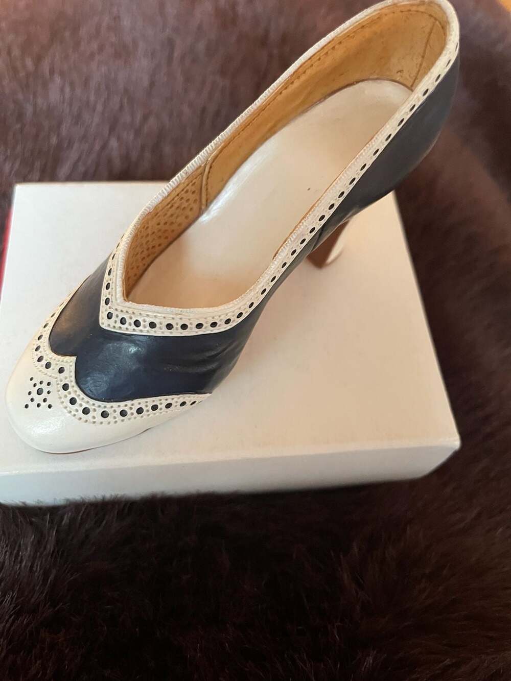 Just the Right Shoe Spectate This Miniature Figurine Shoe 25112
